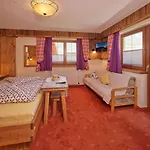 Haus Erbhof Guest house 3*